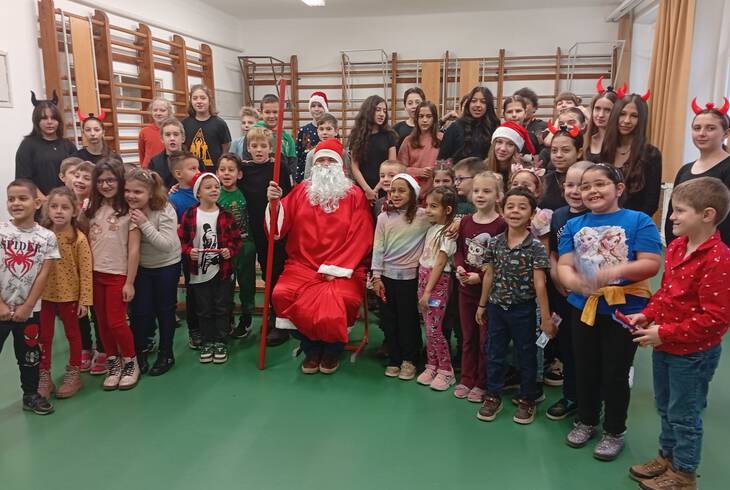 Mikuls-nnepsg az Andrssyban